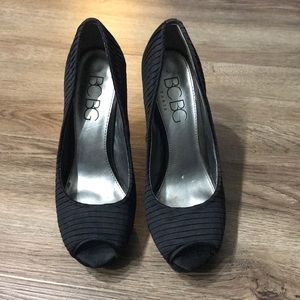 Women’s peep toe pumps